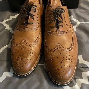 Men’s wingtip shoes